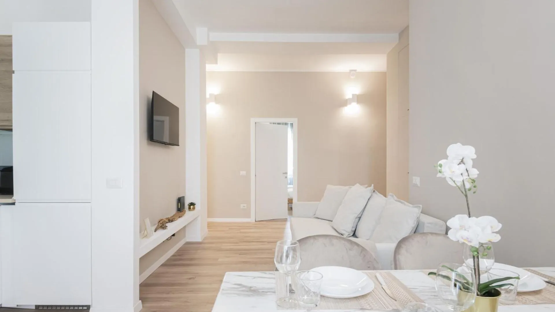 Easylife - Golden Suite Milan 0*,